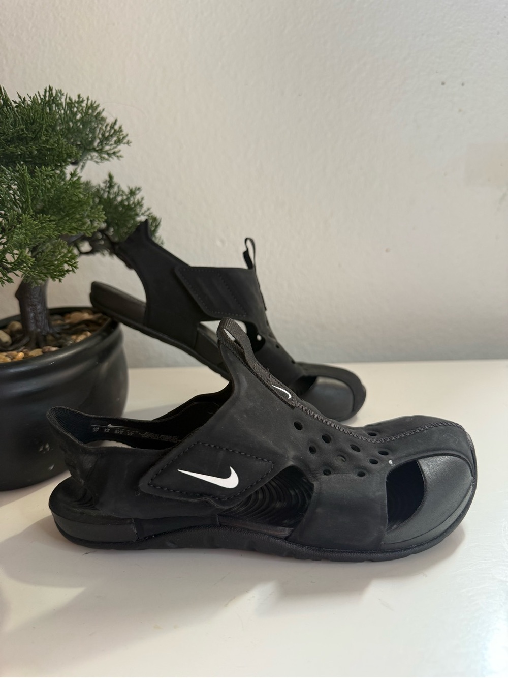 Nike sunray protect 2 Black Kids size 2Y Open-Toe Sport Sandals